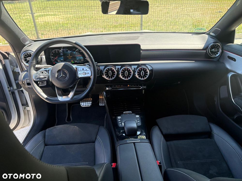 Mercedes-Benz CLA 250 e 8G-DCT AMG Line - 13