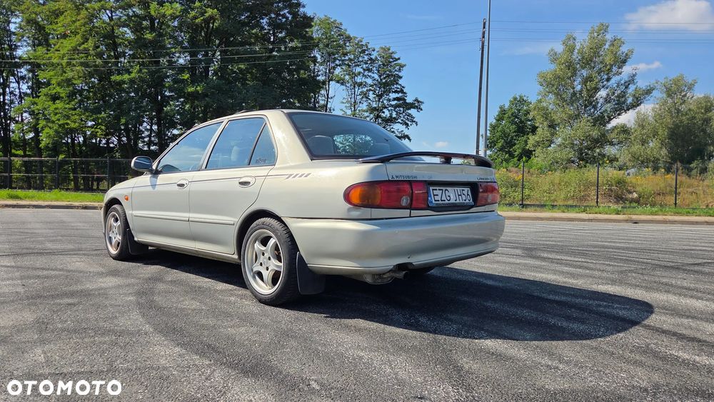 Mitsubishi Lancer - 12