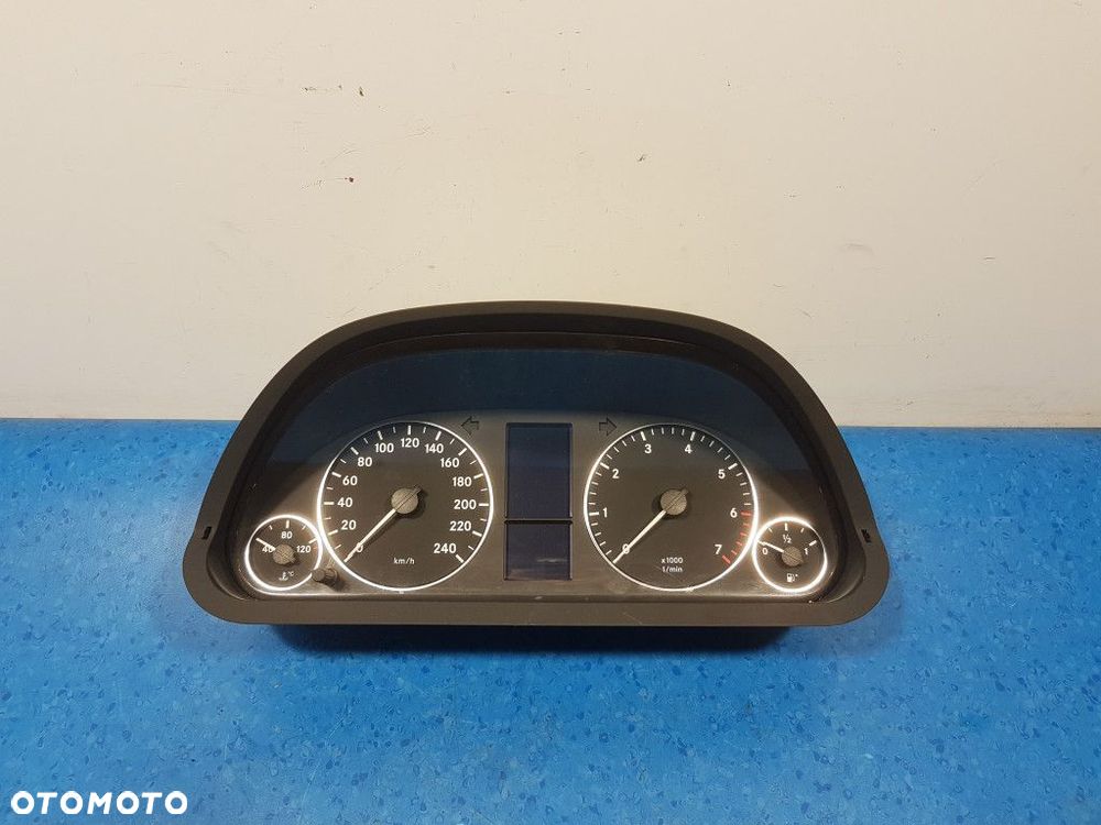 Mercedes W169 1.5B LICZNIK A1695401247 - 1