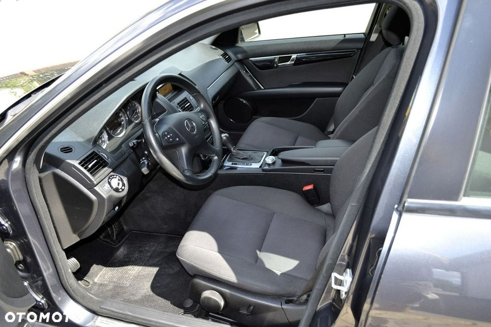 Mercedes-Benz Klasa C 180 BlueEFFICIENCY 7G-TRONIC Elegance - 24