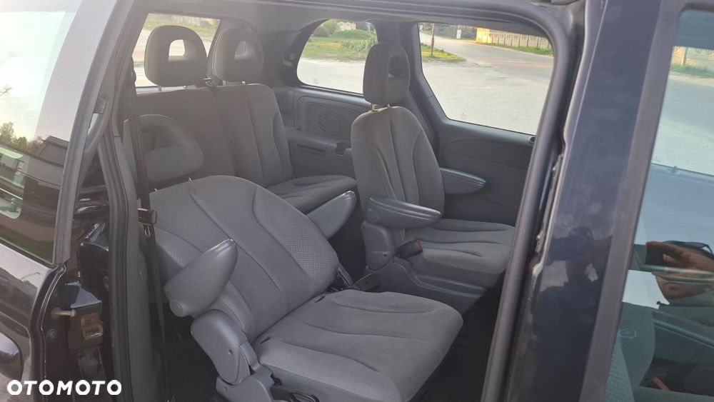 Chrysler Voyager 2.4 SE - 14