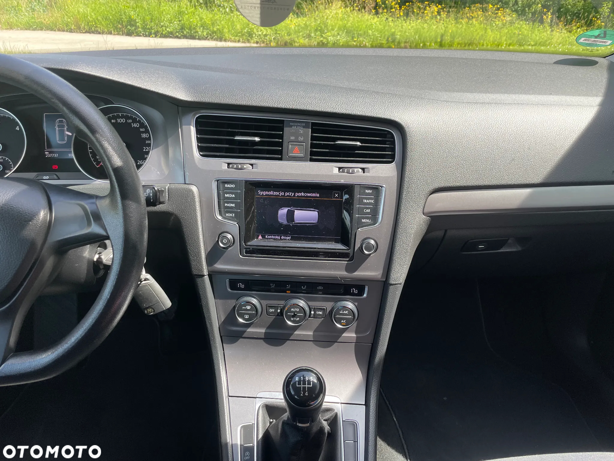 Volkswagen Golf 1.6 TDI BlueMotion Technology Comfortline - 24