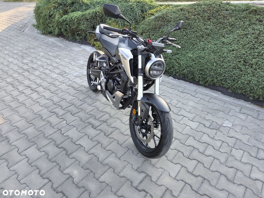 Honda CB - 12