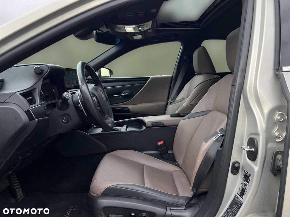 Lexus ES 300h Business Edition - 13