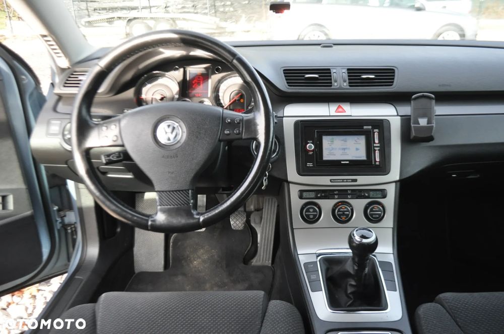 Volkswagen Passat Variant 2.0 TDI BlueMotion Technology DPF Highline - 10