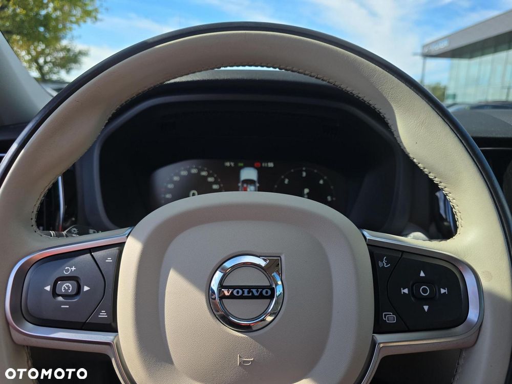 Volvo XC 60 D4 Momentum Pro - 20
