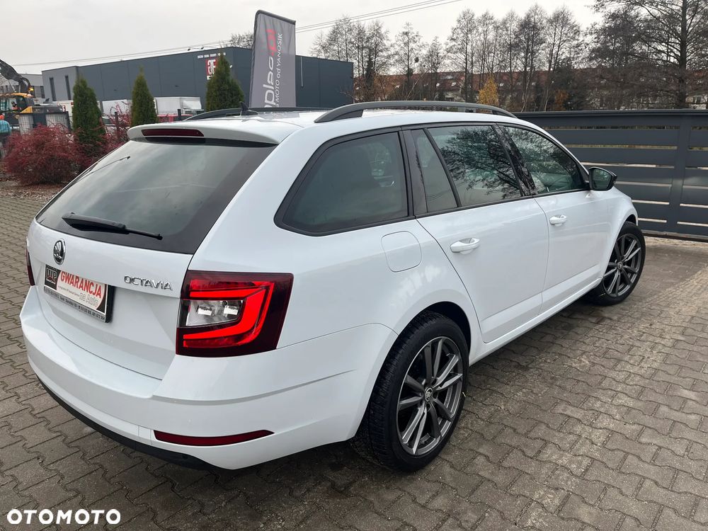Skoda Octavia 2.0 TDI DSG Sportline - 23