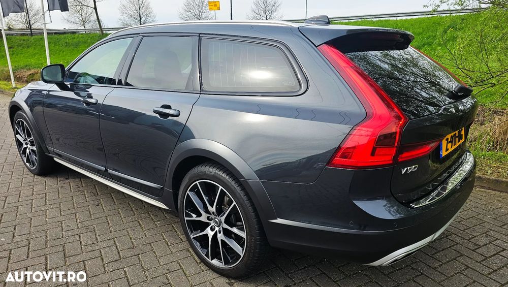 Volvo V90 V90CC D5 AWD - 2