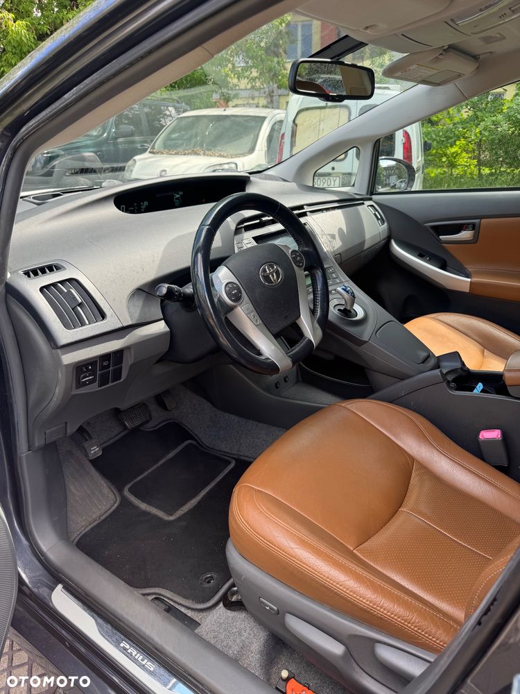 Toyota Prius - 16