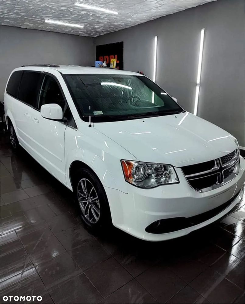 Dodge Grand Caravan - 2