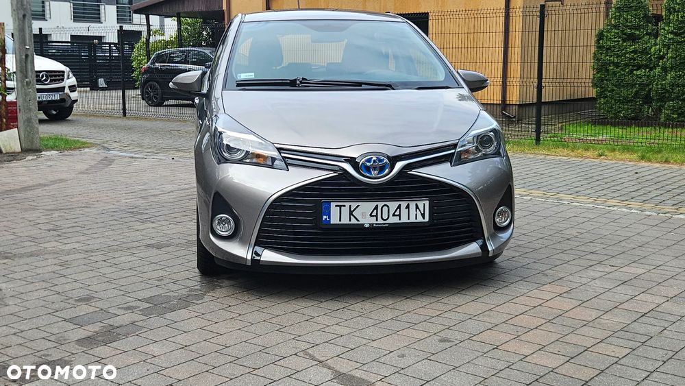 Toyota Yaris Hybrid 100 Dynamic - 8