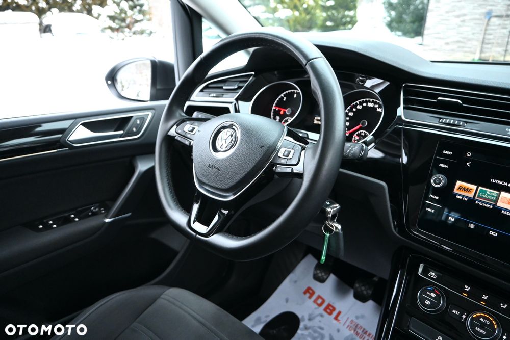 Volkswagen Touran 2.0 TDI SCR Highline - 24