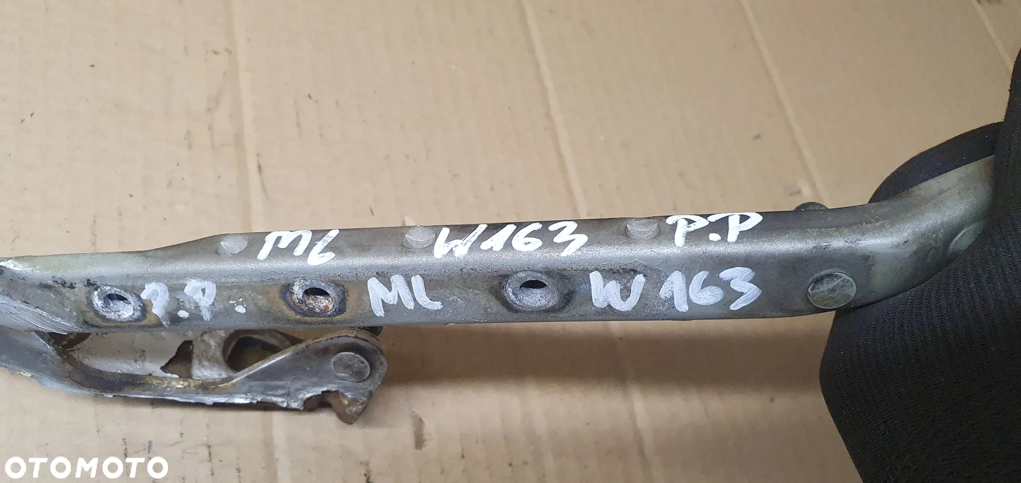 Zawias maski prawy przód przedni Mercedes ML W163 - 6