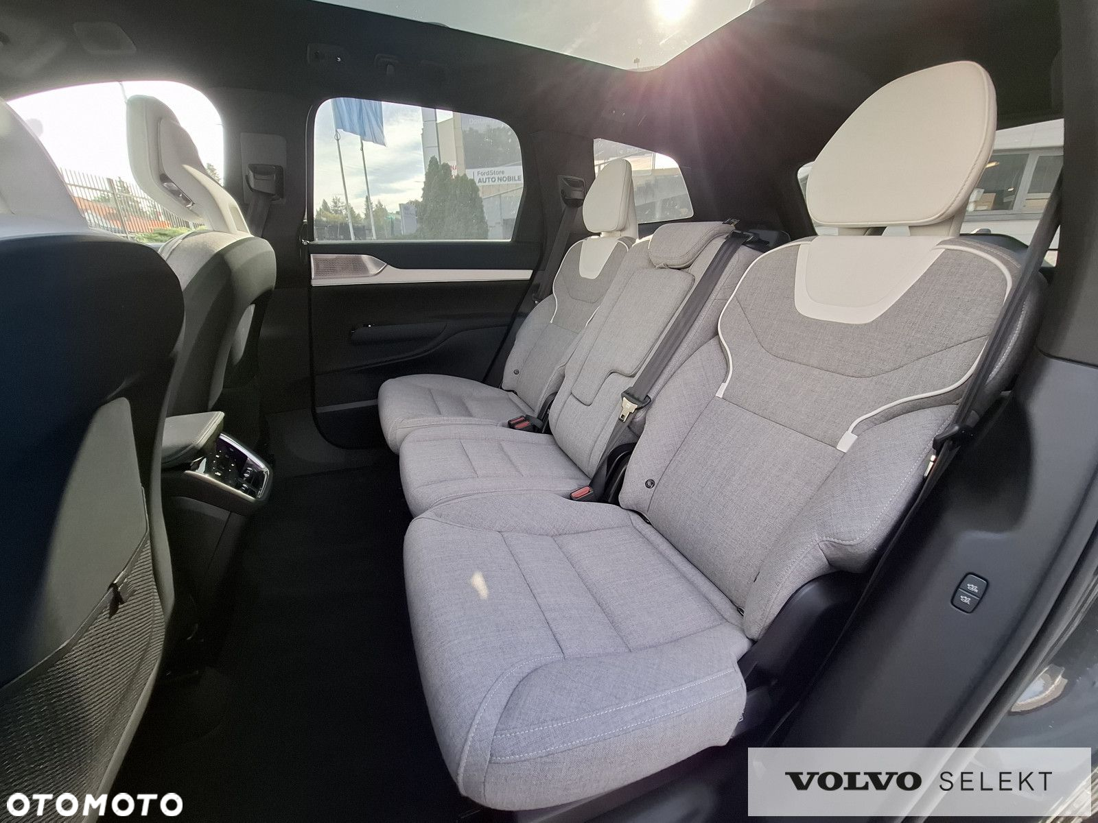 Volvo EX90 - 10
