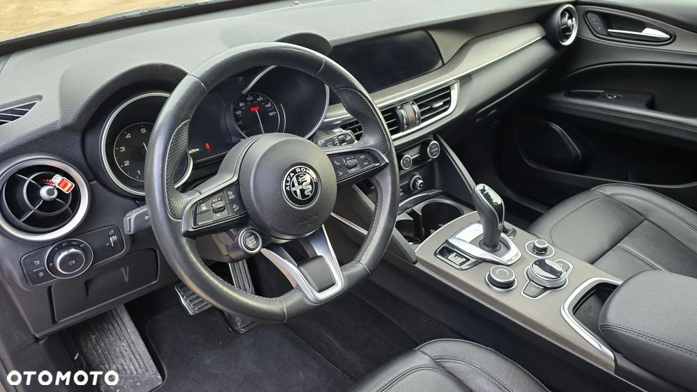 Alfa Romeo Stelvio 2.0 Turbo TI Q4 - 12