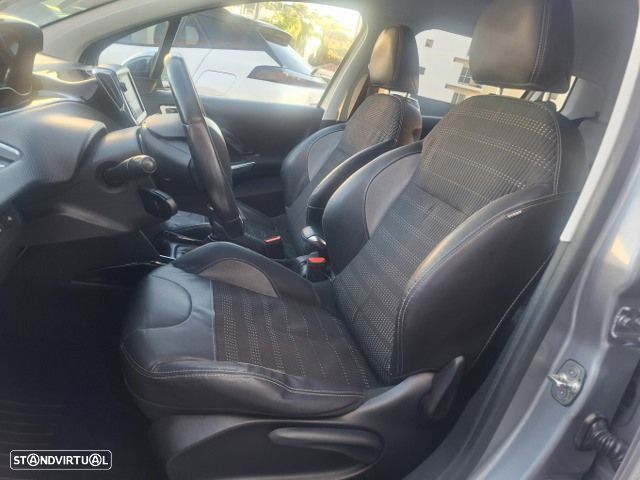 Peugeot 2008 1.6 e-HDi Allure - 31