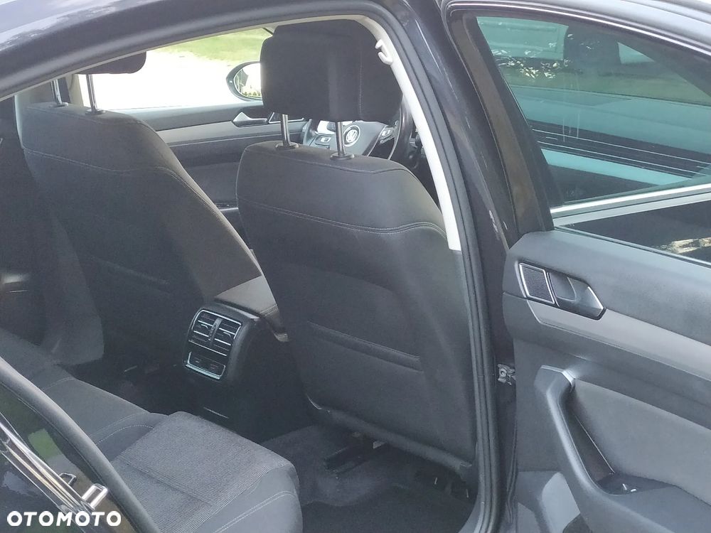 Volkswagen Passat 1.6 TDI BMT Comfortline - 3