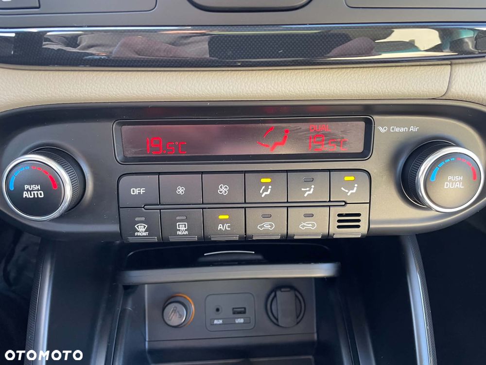 Kia Carens 1.6 GDI Fifa World Cup Edition - 29