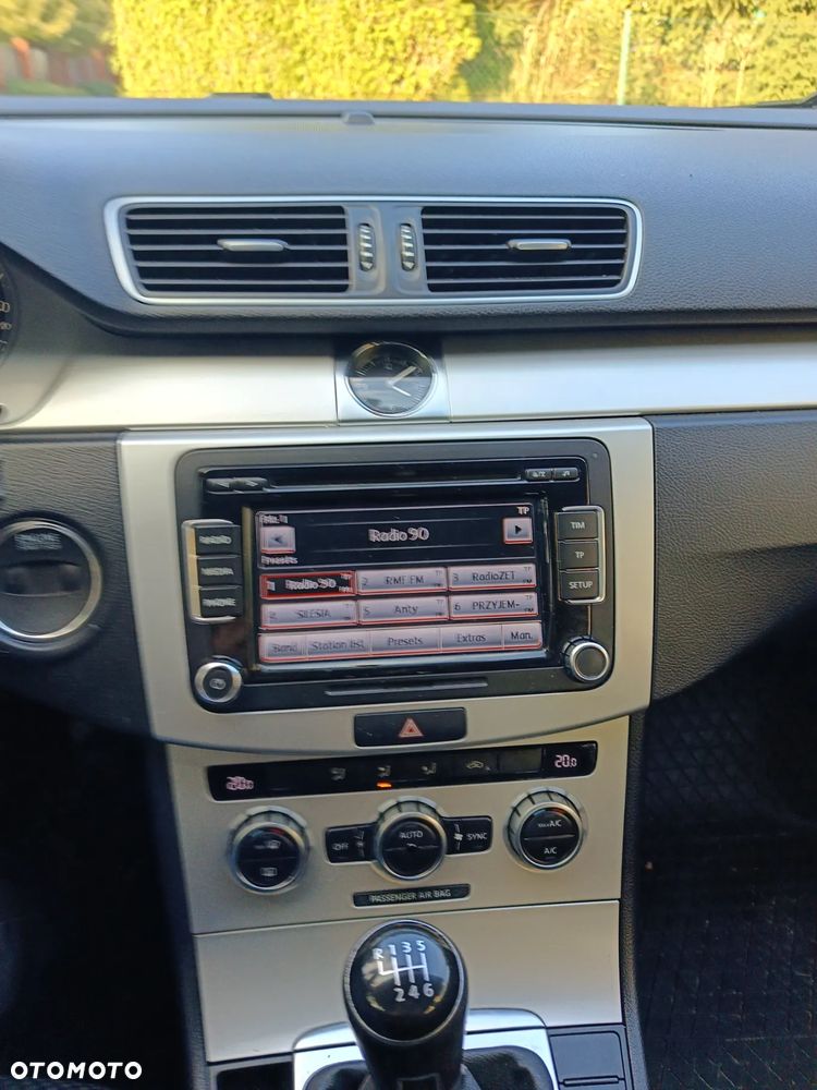 Volkswagen Passat - 18