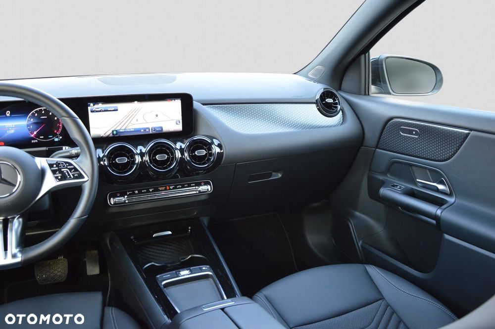 Mercedes-Benz GLA - 13