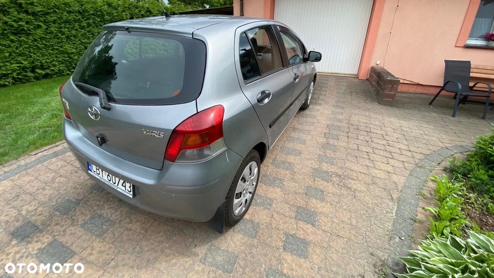 Toyota Yaris 1.33 Luna - 4