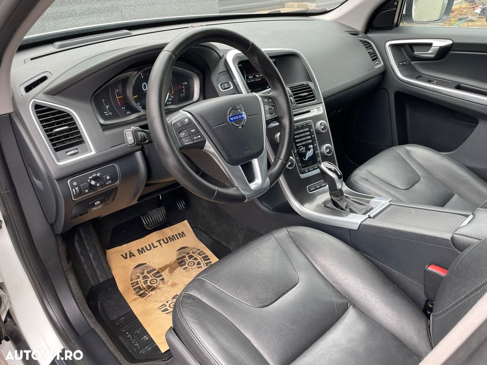 Volvo XC 60 D5 AWD Aut. Momentum - 24