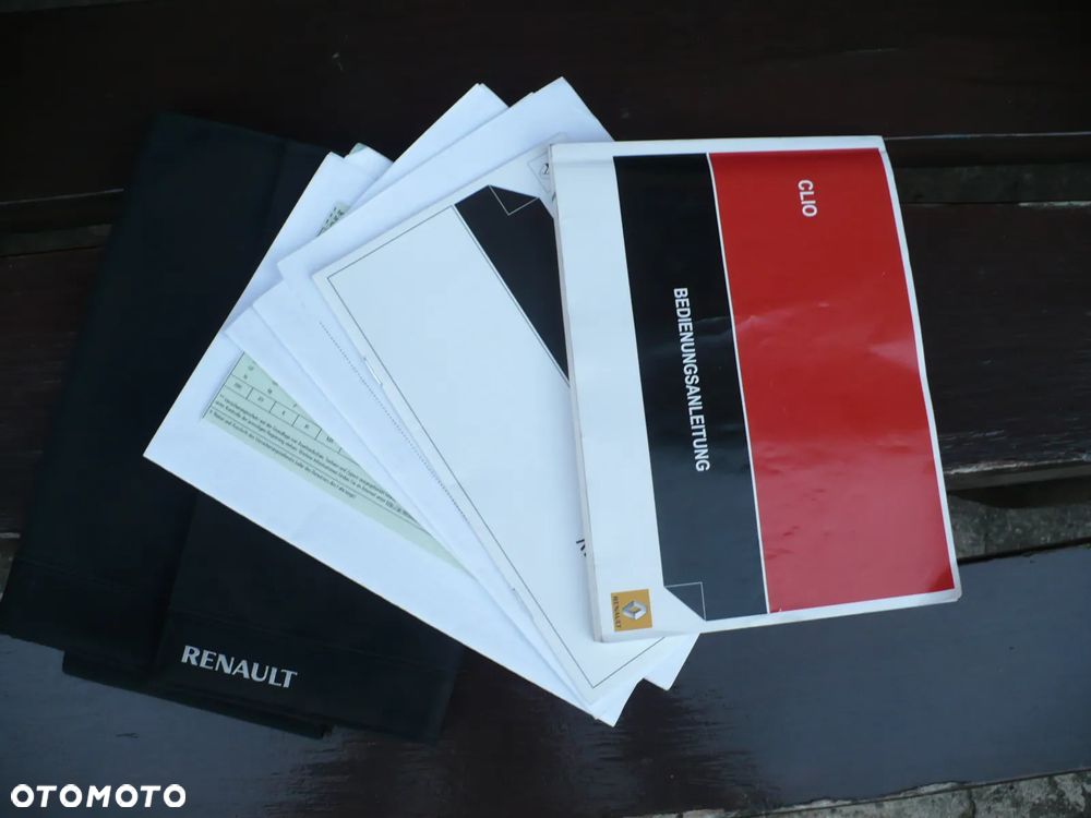 Renault Clio 1.2 16V 75 Authentique - 23