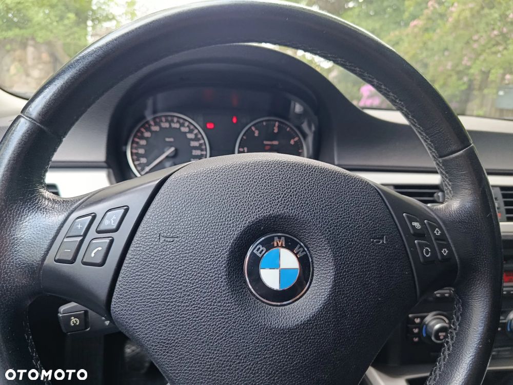 BMW Seria 3 318d DPF - 14