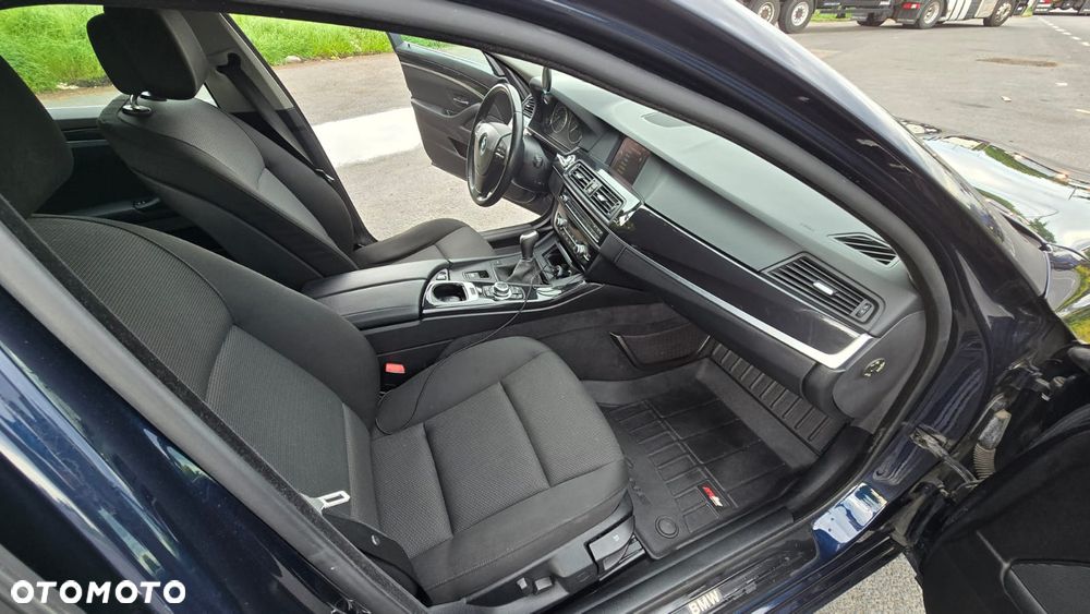 BMW Seria 5 520d - 28