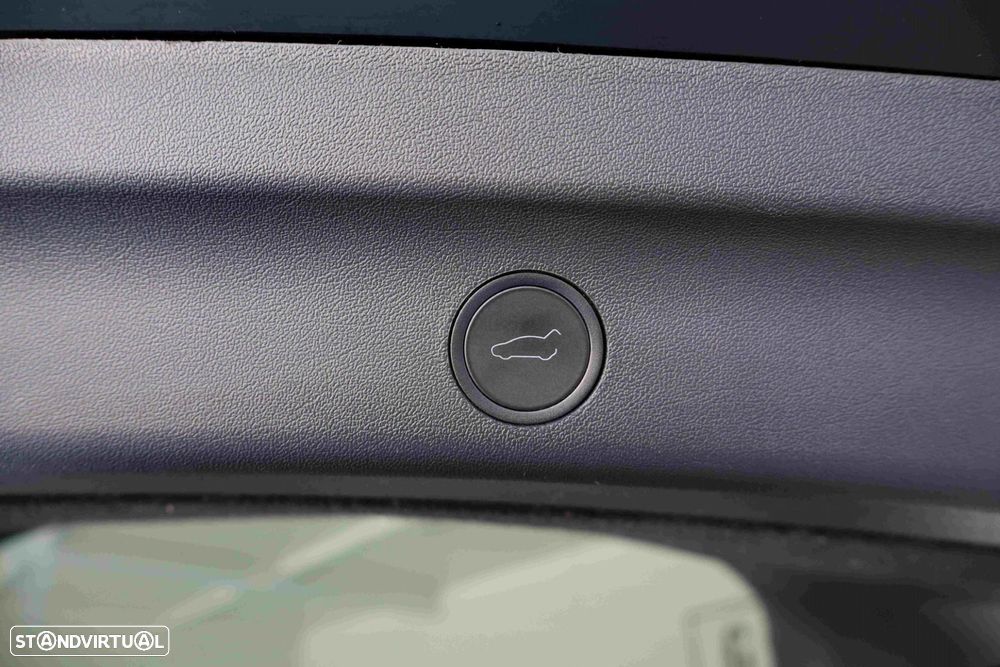 Tesla Model Y Performance Tração Integral - 16