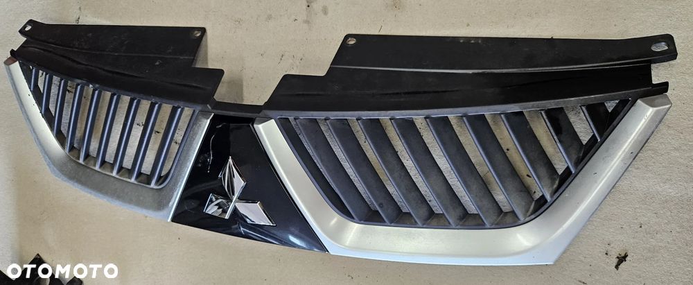 Mitsubishi Outlander II 2 grill atrapa - 2