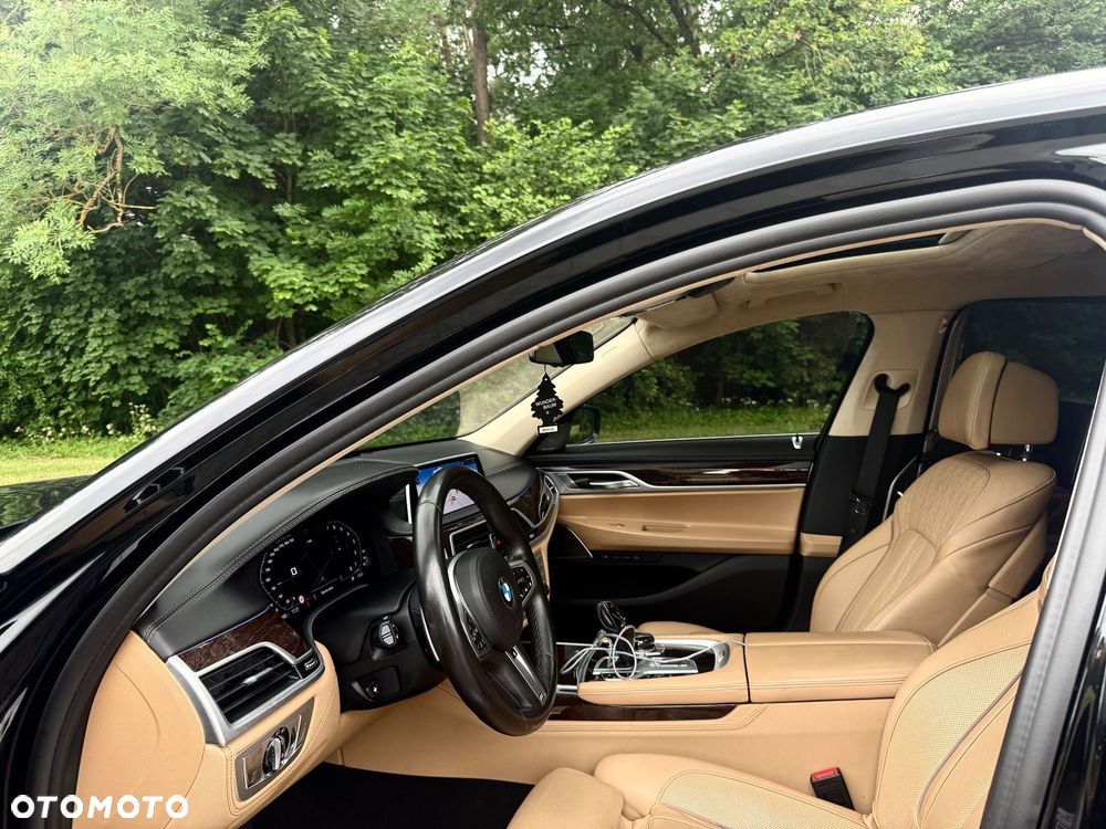 BMW Seria 7 750i xDrive sport - 10