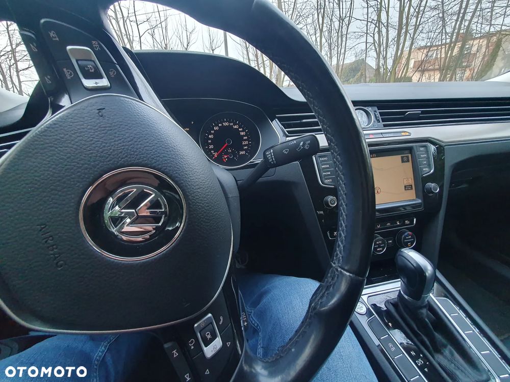 Volkswagen Passat 2.0 TDI SCR DSG Highline - 16