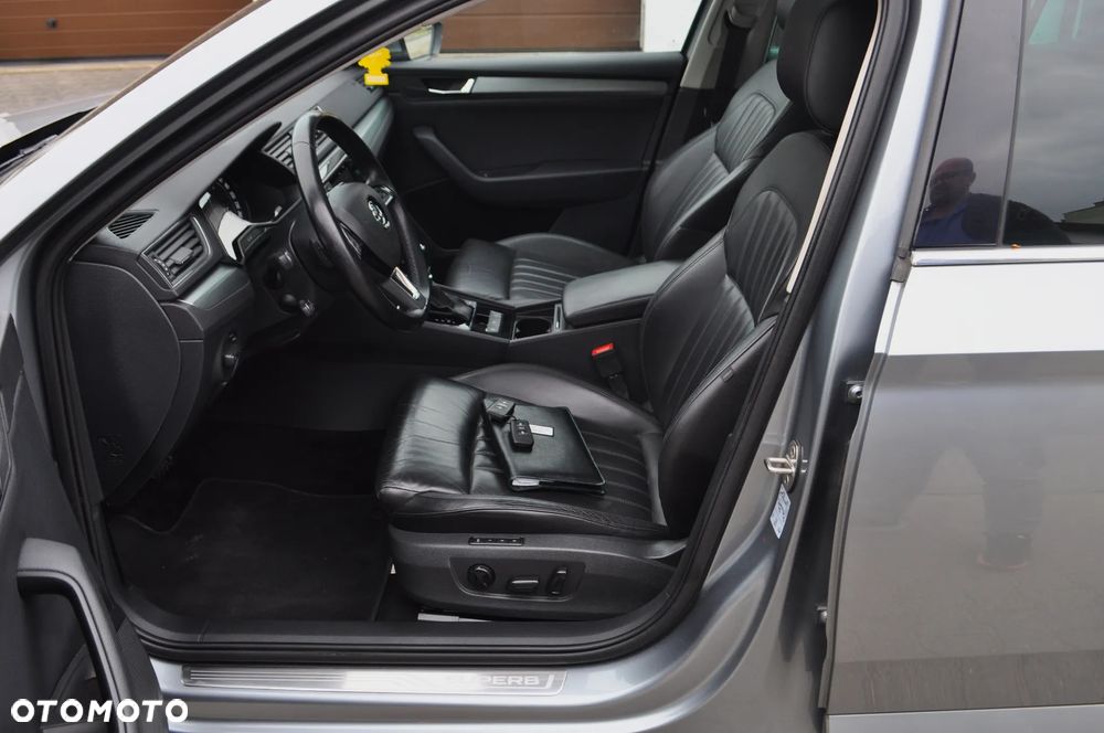 Skoda Superb 2.0 TDI DSG Premium Edition - 26