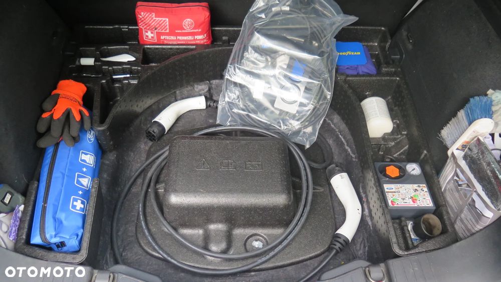 Ford Kuga 2.5P PHEV FWD Titanium - 36