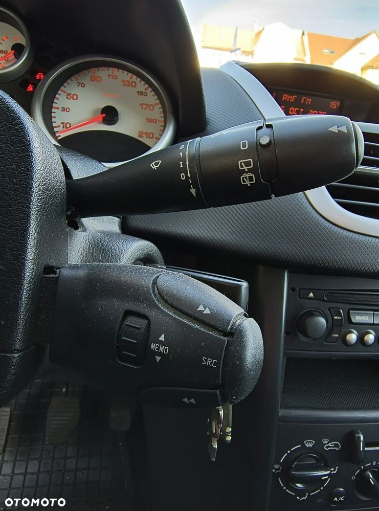Peugeot 207 1.4 16V Trendy - 25