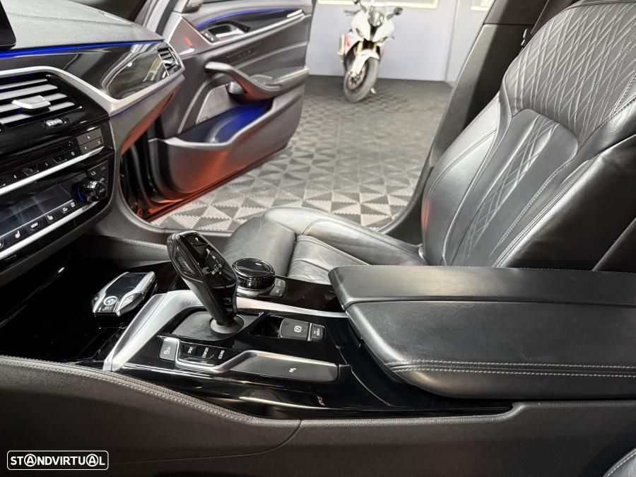 BMW M550d xDrive Auto - 12