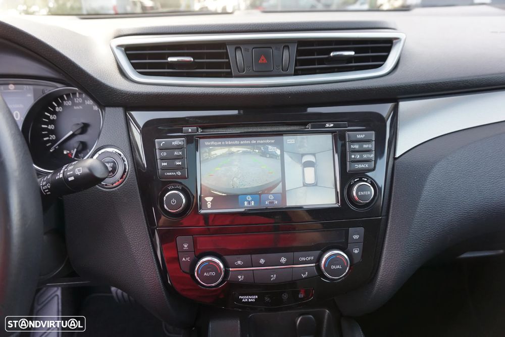 Nissan Qashqai 1.6 dCi Xtronic N-Connecta - 30