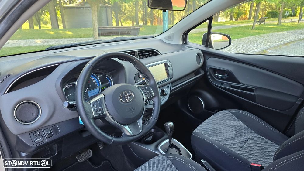 Toyota Yaris 1.5 HSD Comfort +P.Style+P.Techno - 38