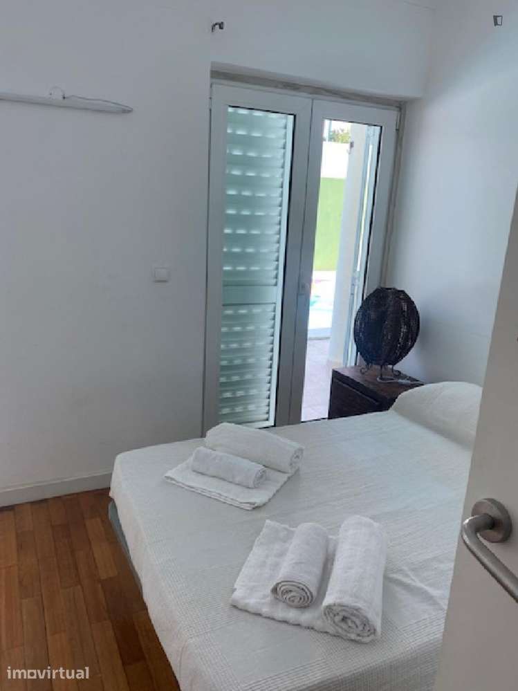 Quarto - localizado em Caxias Lisbon - Grande imagem: 2/7