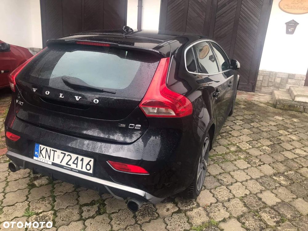 Volvo V40 D2 R-Design - 3