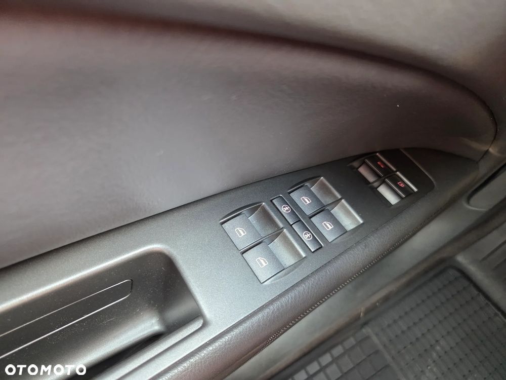 Volkswagen Phaeton 4.2 V8 4MOTION Automatik (5 Sitzer) - 26