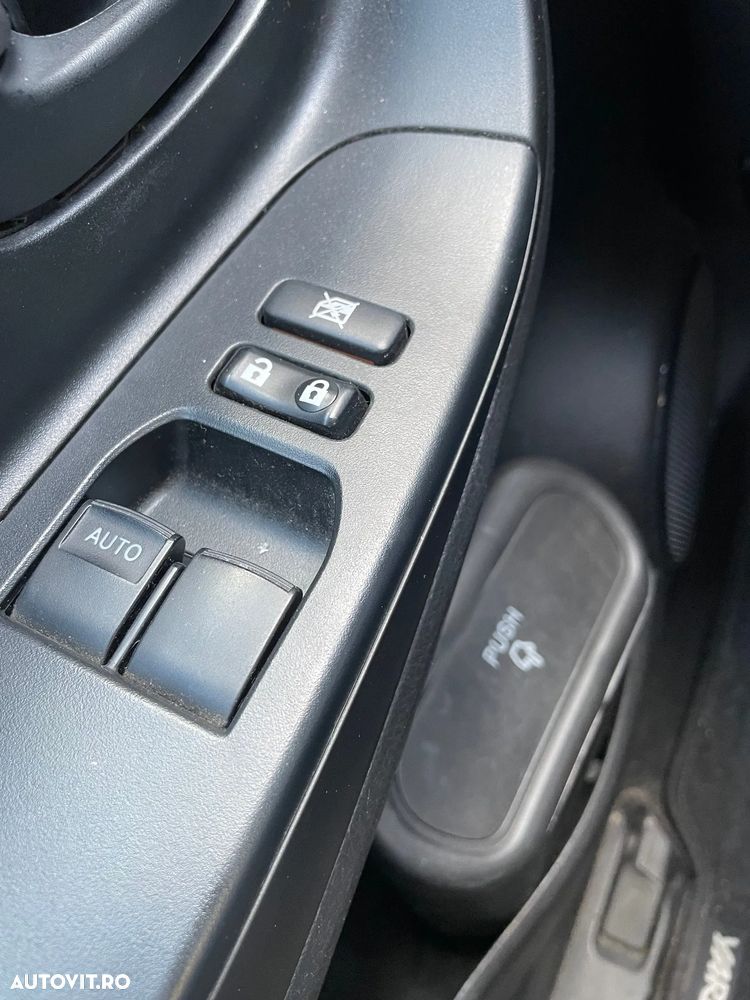Toyota Yaris 1.5 VVT-i HSD Eco - 3