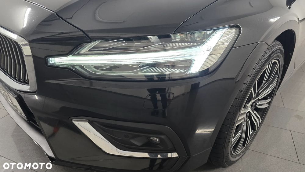 Volvo V60 D4 R-Design - 13