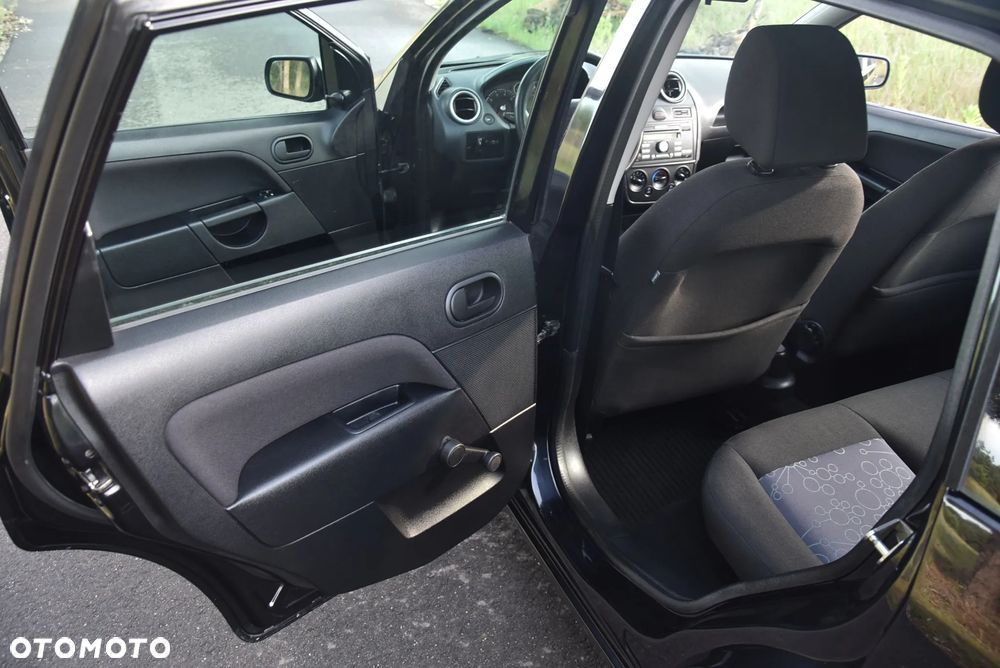 Ford Fiesta ver-1-3-black-magic - 28