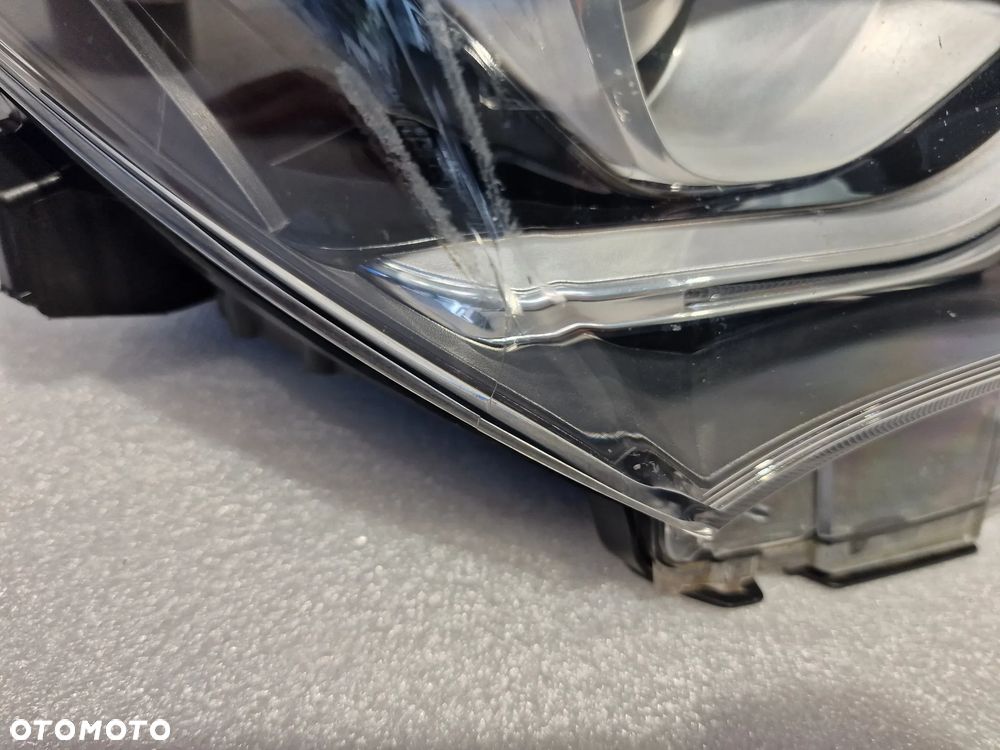 TOYOTA YARIS 3 III LIFT PRAWA LAMPA PRZEDNIA PRZÓD , SOCZEWKA , NR AUKCJI LPP91 - 6