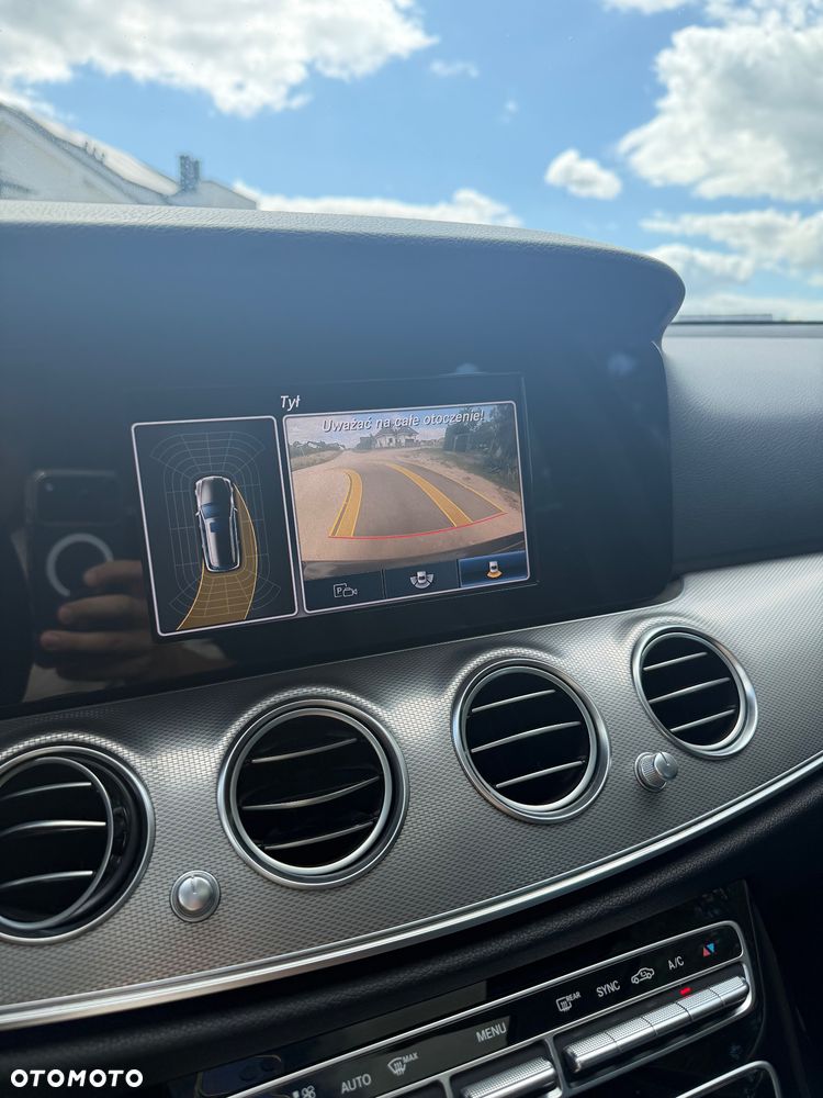 Mercedes-Benz Klasa E 220 d 4-Matic 9G-TRONIC - 38
