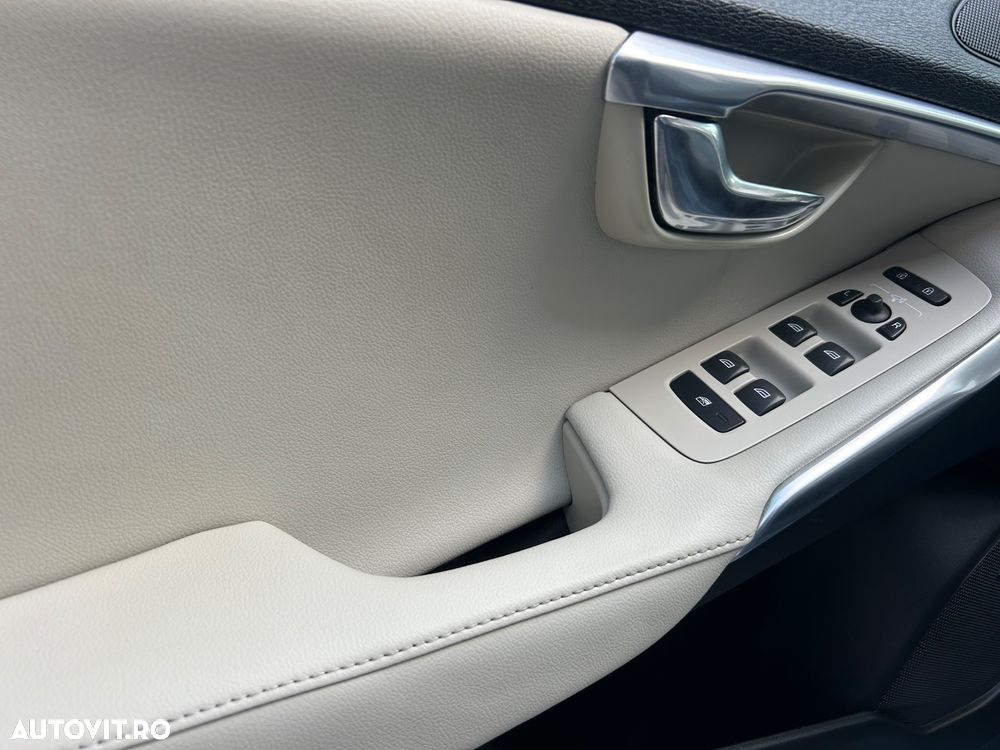 Volvo V40 D4 VEA Momentum - 25