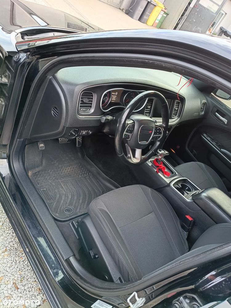Dodge Charger 5.7 V8 RT - 8