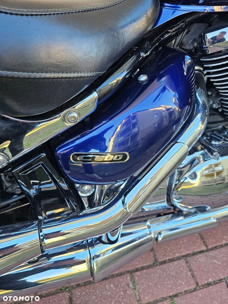 Suzuki Intruder - 14